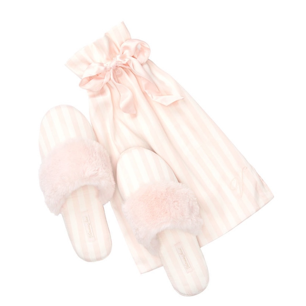 Brand NWT Victoria’s Secret Signature Slipper